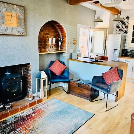 Gaia Villa Lichfield Luaran gambar