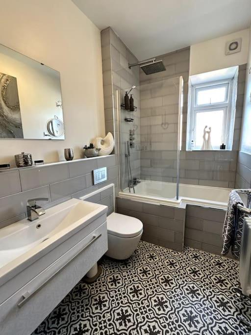Gaia Villa Lichfield Luaran gambar